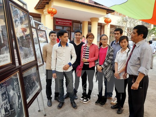 В провинции Тхайнгуен открылась фотовыставка, посвященная генералу армии Во Нгуен Зяпу - ảnh 1